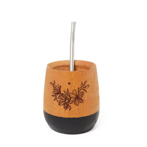 MATE MADERA CON GRABADO Y BASE PINTADA SKU LE0009 - Imagen 2