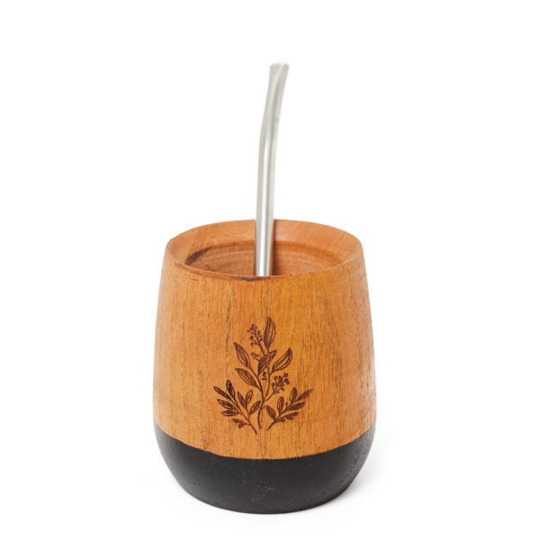 MATE MADERA CON GRABADO Y BASE PINTADA SKU LE0009 - Imagen 4